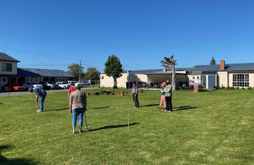 Lakes Entrance Hotel | Lakeside Motel Waterfront