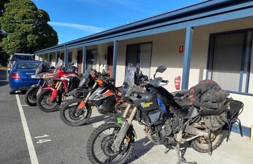 Lakes Entrance Hotel | Lakeside Motel Waterfront