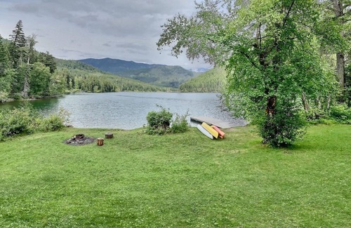 Gold Bridge Ski Chalet | Lakeside Mountain Chalet- Tyaughton (Tyax) Lake