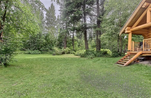 Gold Bridge Ski Chalet | Lakeside Mountain Chalet- Tyaughton (Tyax) Lake