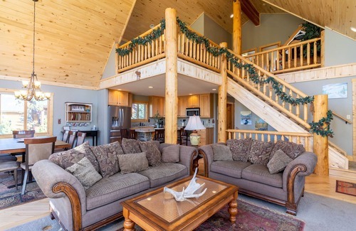 Grand Lake House | Lakeside Mountain Retreat with HOT TUB!