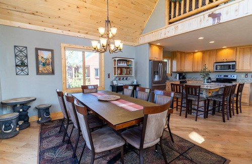 Grand Lake House | Lakeside Mountain Retreat with HOT TUB!