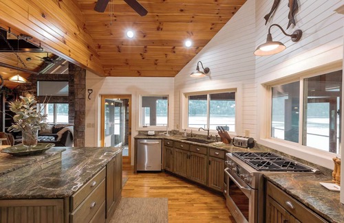 Mooresburg House | Lakeside Mountain Retreat in Mooresburg