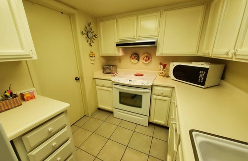 North Mountain Condo | Lakeside Oasis, Centrally Located w/Huge Deck free wifi & Heated Pool