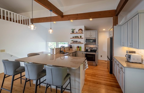 Nebo House | Lakeside Pagoda-Lake and Mountain Views- Easy Walk To Private Dock W/Boat Slip
