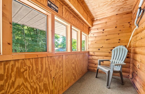Dandridge Cabin | Lakeside Pet Friendly Cabin w/Hot tub Game Rm Fireplace Elec Vehicle Charger
