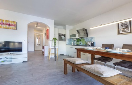 Vairano Apartment | Lakeside Pool Paradise