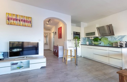Vairano Apartment | Lakeside Pool Paradise