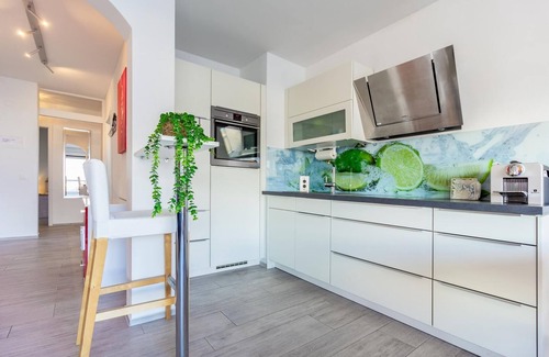Vairano Apartment | Lakeside Pool Paradise
