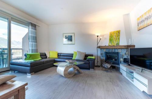 Vairano Apartment | Lakeside Pool Paradise