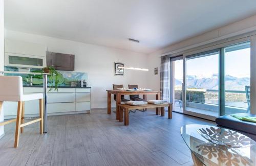 Vairano Apartment | Lakeside Pool Paradise
