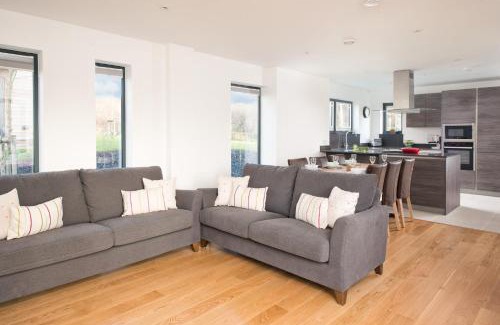 Holworth House | Lakeside property with spa access on a nature reserve Sand Martin BV07