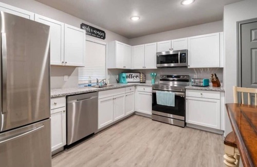 Lubbock House | Lakeside Retreat - 3BR 2BA - Close to Hospitals
