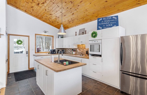McDougall Cottage | Lakeside Retreat: 5-BR Cottage in Parry Sound
