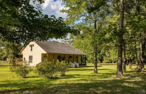 Montgomery House | Lakeside Retreat by Lake Conroe
