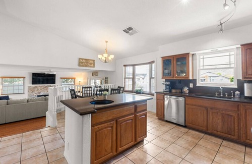 Arrowhead Lakes House | Lakeside Retreat - Heated Pool, Boat, Lake, Mountain Views 15 min to AZ Cardinals State Farm Stadium!