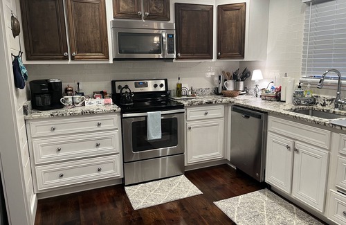 Dawsonville Cottage | Lakeside Retreat Lake Lanier-Great hiking, wineries, and more!Book now for fall!