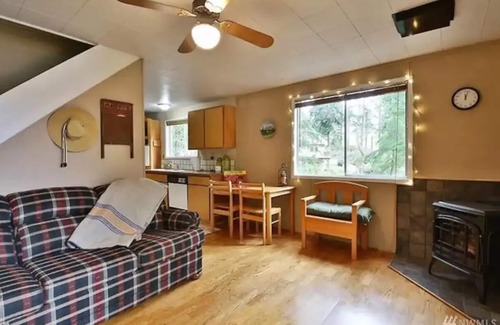 Langley Cabin | Lakeside Retreat on Whidbey Island