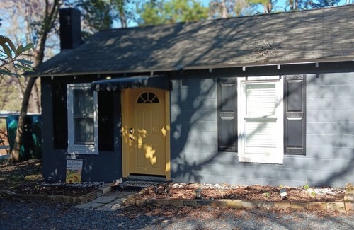 New London Cottage | Lakeside retreat with private dock on Palmerville Lake!