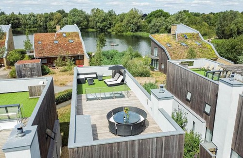 Cirencester House | Lakeside roof terrace with Spa access Le Mirage