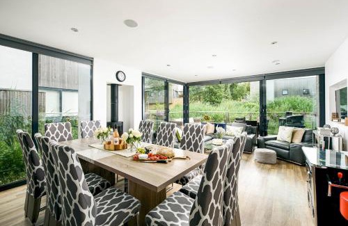 Cirencester House | Lakeside roof terrace with Spa access Le Mirage