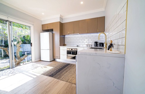 Central Coast House | Lakeside Sanctuary - Central Toukley