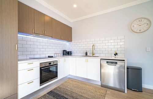 Central Coast House | Lakeside Sanctuary - Central Toukley