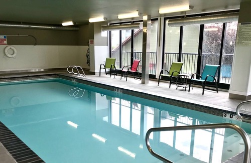 Chelan Condo | Lakeside Sandy Feet Retreat at Chelan Resort Suites unit 101