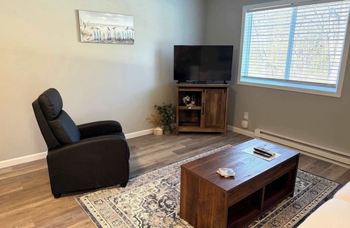 Bridgman Condo | Lakeside Serenity: Charming One-Bedroom Villa