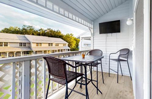 Inverness House | Lakeside Serenity Retreat