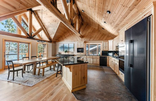 Patton House | Lakeside Serenity, Stunning Lakefront Home W/Magical Mountain and Lake Views. Spa. Pool Table & BBQ