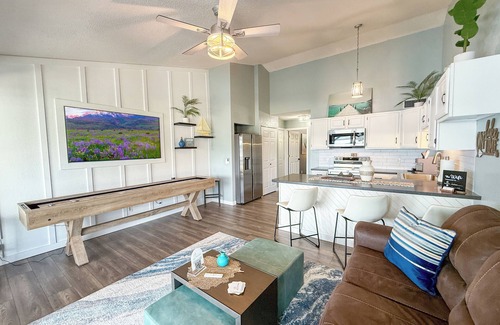 Osage Beach Condo | Lakeside Shuffle-Modern-Incredible Lake Views-Covered Patio-Relax & Play