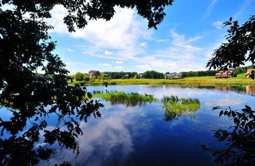 Waterfront Greens House | Lakeside Story