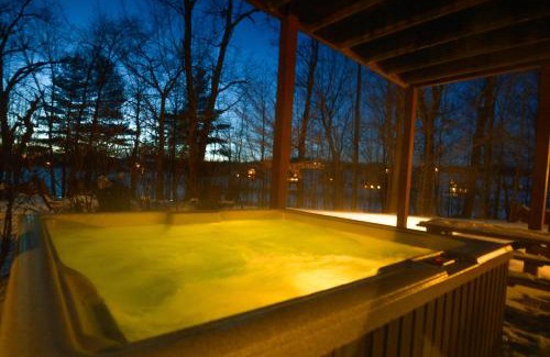 Waterfront Greens House | Lakeside Story