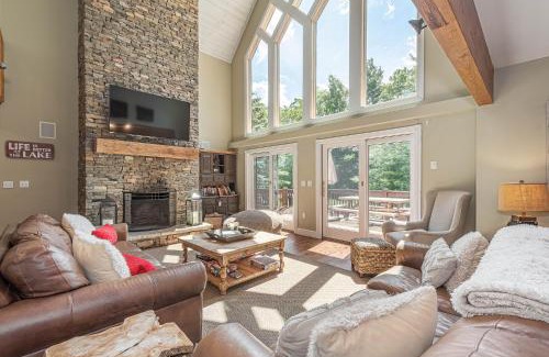 Waterfront Greens House | Lakeside Story