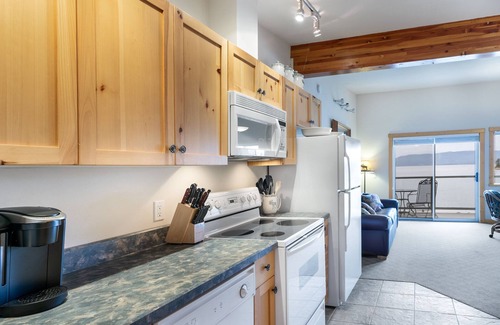 Polson Condo | Lakeside Studio Retreat!