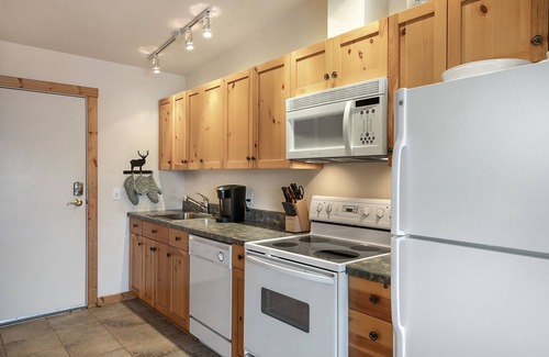 Polson Condo | Lakeside Studio Retreat!