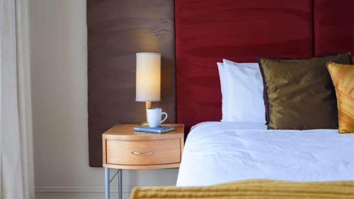 Daylesford Apartment | Lakeside Suite 1 - Lake View & Spa Bath