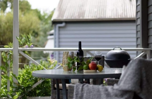 Daylesford Apartment | Lakeside Suite 2 Summ