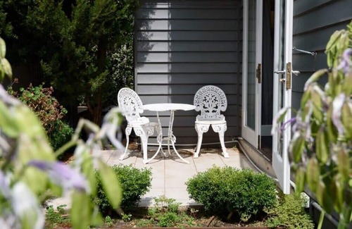 Daylesford Apartment | Lakeside Suite 2 Summ