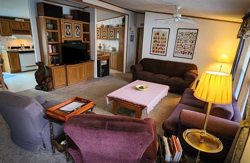 Lakeside House | Lakeside Summer Cottage: Experience the Beauty of Autumn Just Steps from the Beach!