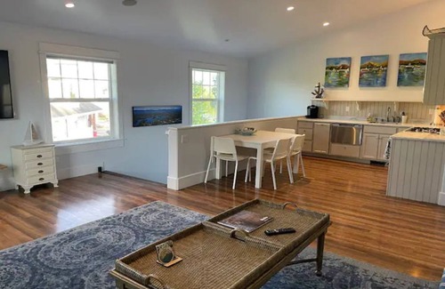 Wasilla Cottage | Lakeside three bedroom boathouse.