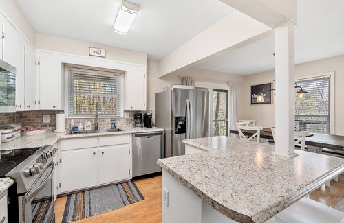 Smithville Ski Chalet | Lakeside Treehouse Near Center Hill Lake