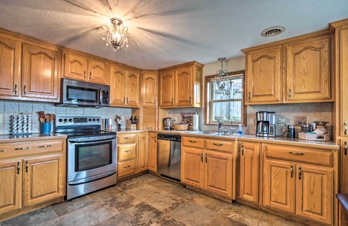 Urbana House | Lakeside Urbana Home - Near Hunting & Fishing!