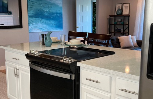 Bonney Lake House | Lakeside Vibes- Relaxed 3 bdrm, view home - Lake Tapps- Pool Table - Corn hole-