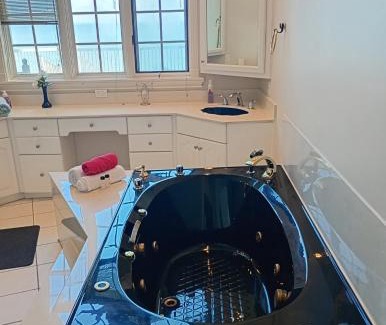 Port Colborne Villa | Lakeside Villa with stunning views