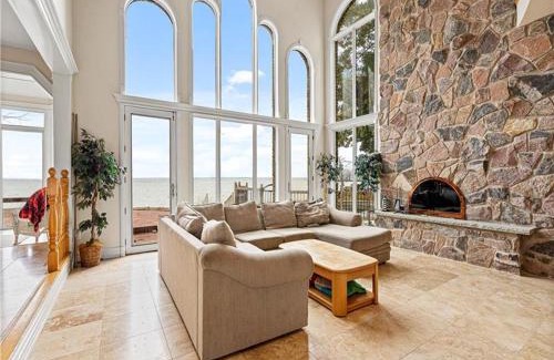 Port Colborne Villa | Lakeside Villa with stunning views
