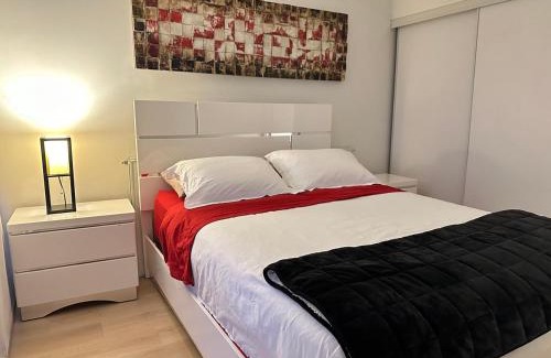 CityPlace Apartment | LakeView 2Bdrms 2Baths with 3 real beds and parking