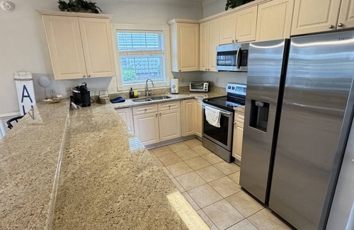 Central Myrtle Beach Condo | Lakeview 3BR Condo, Pool, near Golfing & Beach!