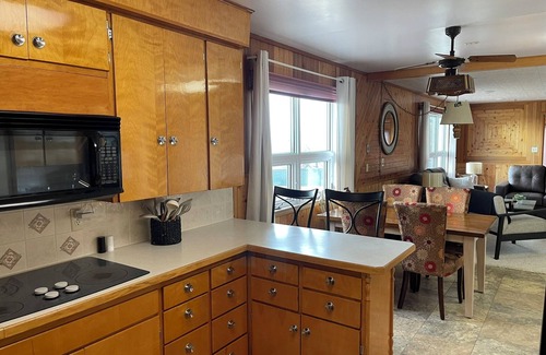 Devils Lake House | "Lakeview" 5 Bed-2 Bath Hovde Resort